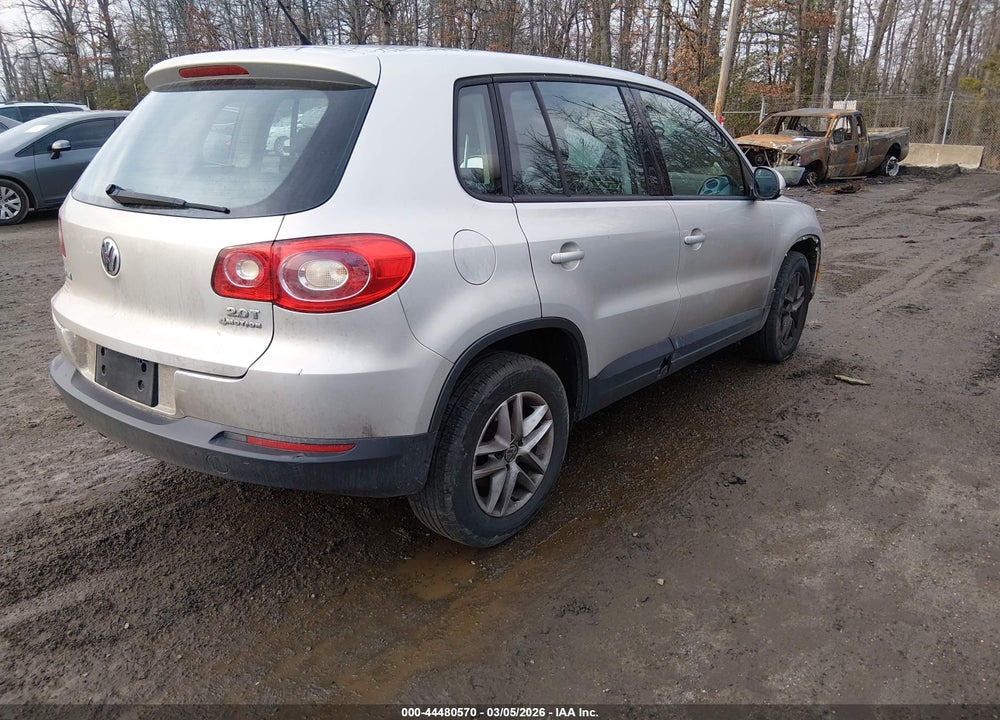 2011 VOLKSWAGEN TIGUAN S VIN: WVGBV7AX5BW560977