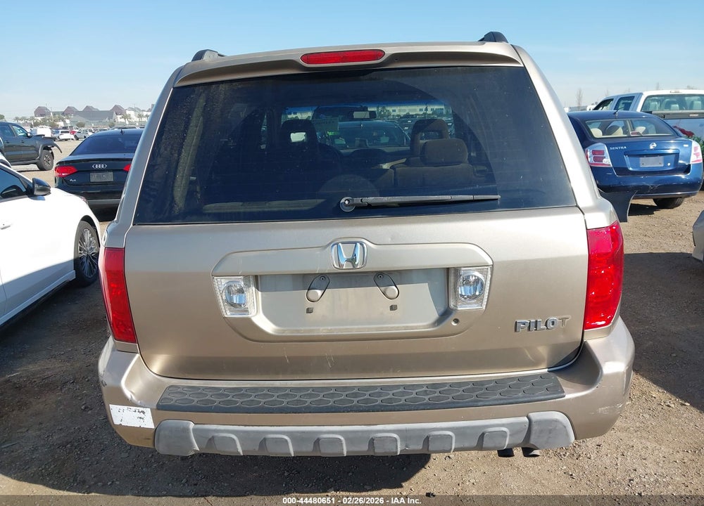 2005 HONDA PILOT EX VIN: 2HKYF18415H558609