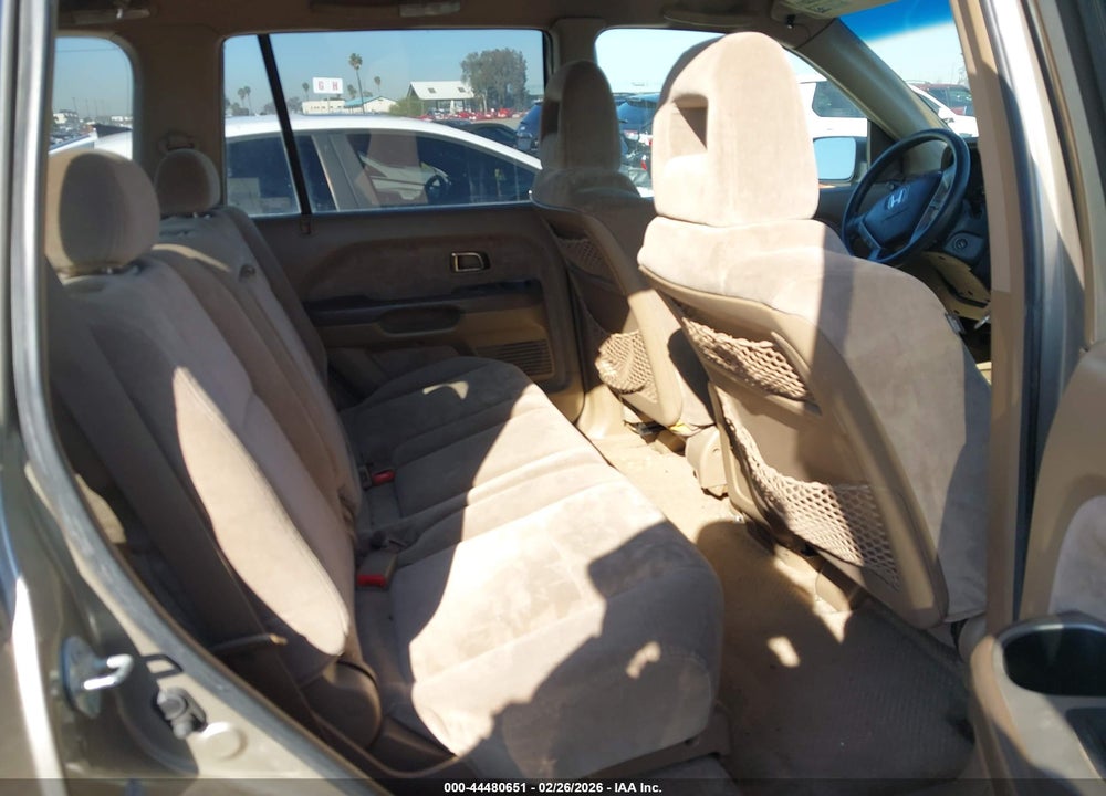 2005 HONDA PILOT EX VIN: 2HKYF18415H558609