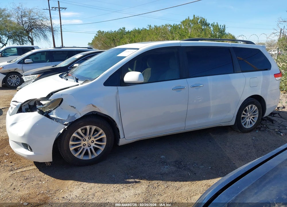 2011 TOYOTA SIENNA XLE V6 VIN: 5TDYK3DC0BS052473