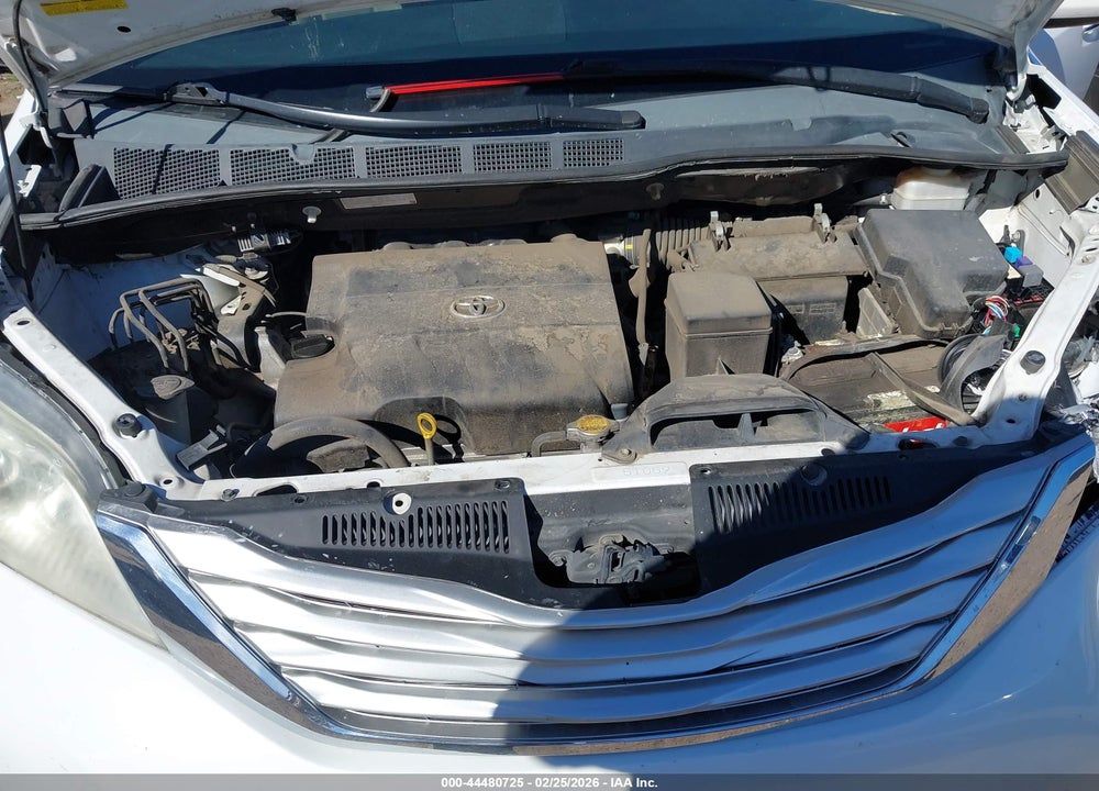 2011 TOYOTA SIENNA XLE V6 VIN: 5TDYK3DC0BS052473