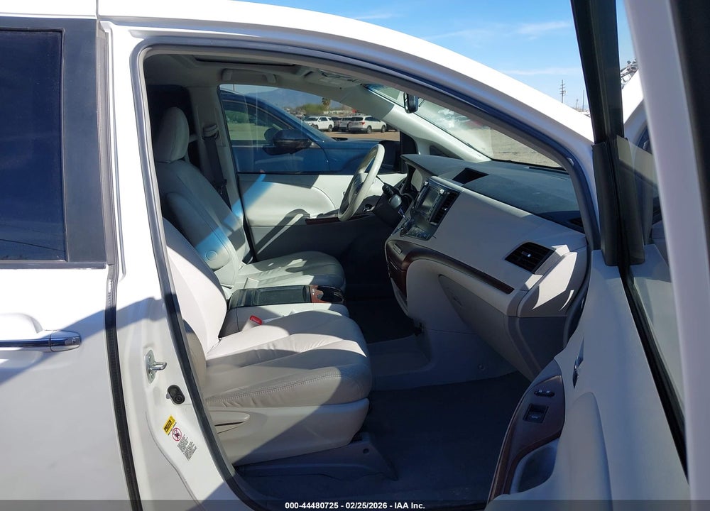 2011 TOYOTA SIENNA XLE V6 VIN: 5TDYK3DC0BS052473