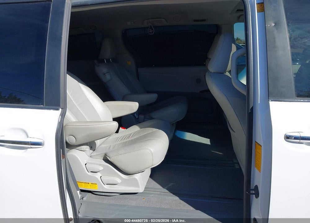 2011 TOYOTA SIENNA XLE V6 VIN: 5TDYK3DC0BS052473