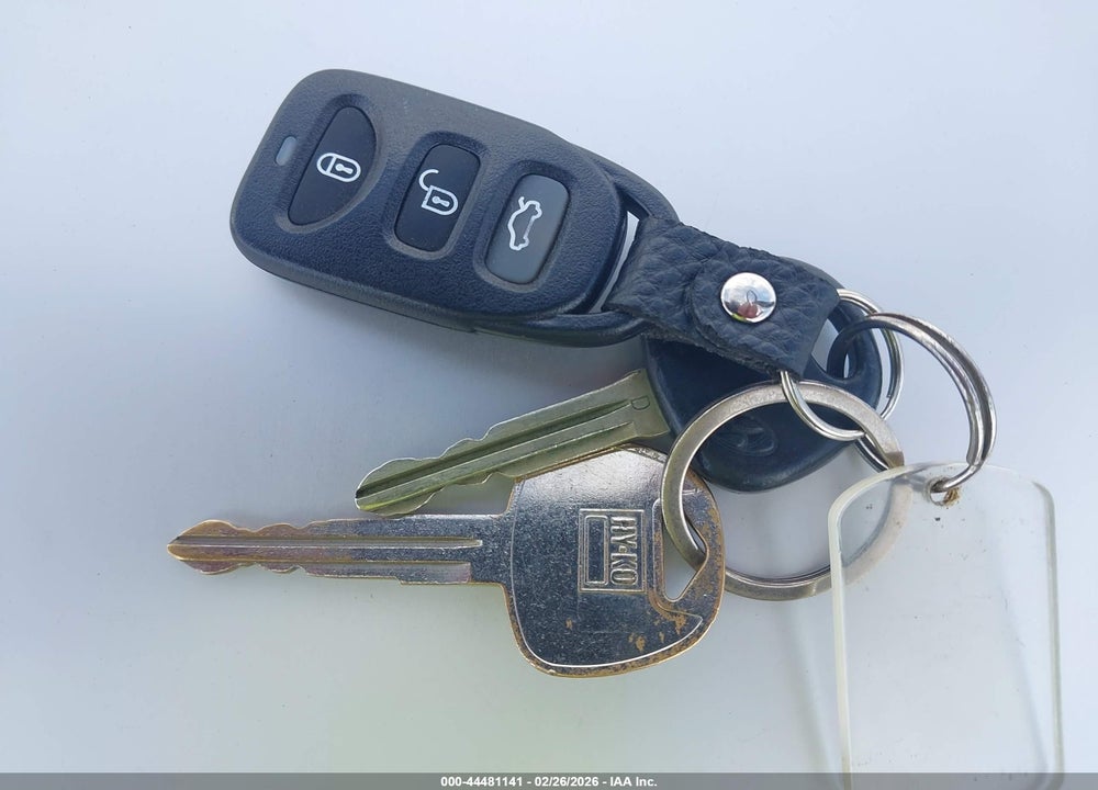 2010 HYUNDAI ELANTRA GLS VIN: KMHDU4AD2AU124419