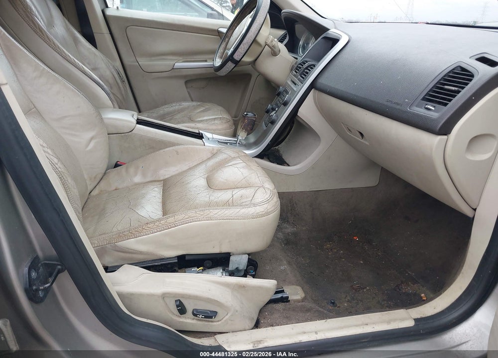 2011 VOLVO XC60 3.2 VIN: YV4952DL5B2200627