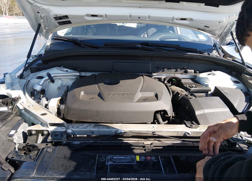 2018 VOLVO XC60 T6 MOMENTUM VIN: YV4A22RKXJ1046667