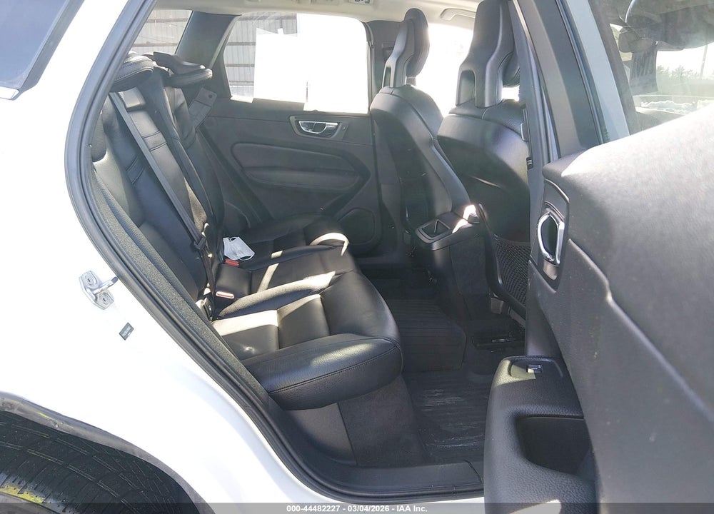 2018 VOLVO XC60 T6 MOMENTUM VIN: YV4A22RKXJ1046667