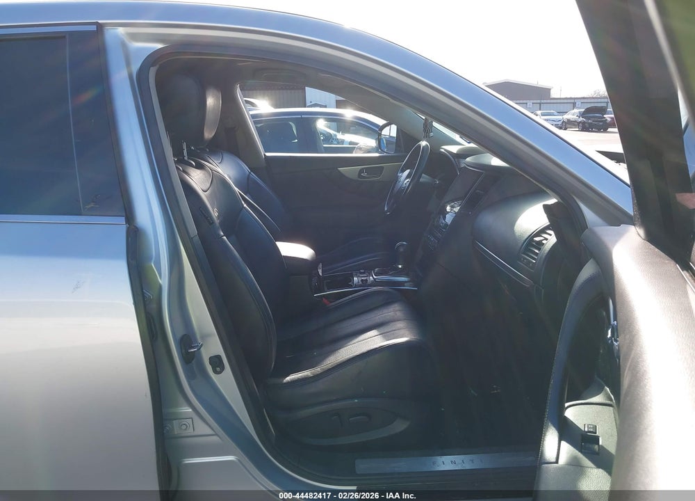 2014 INFINITI QX70 VIN: JN8CS1MW8EM411694
