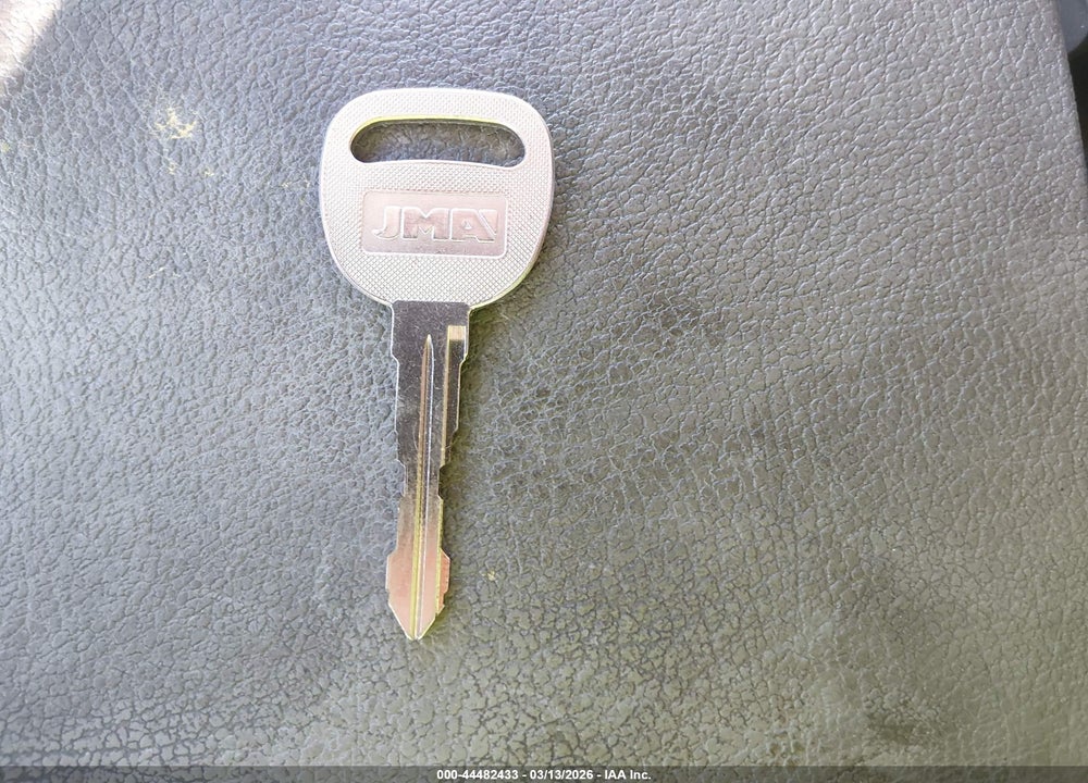 1999 SATURN SW2 VIN: 1G8ZK8272XZ158091