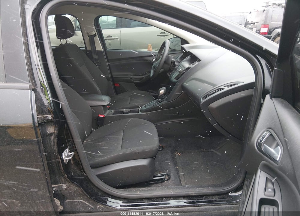 2018 FORD FOCUS SE VIN: 1FADP3F29JL239625