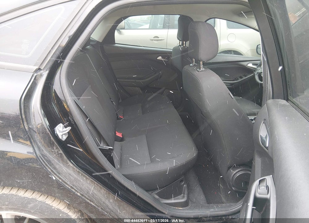2018 FORD FOCUS SE VIN: 1FADP3F29JL239625