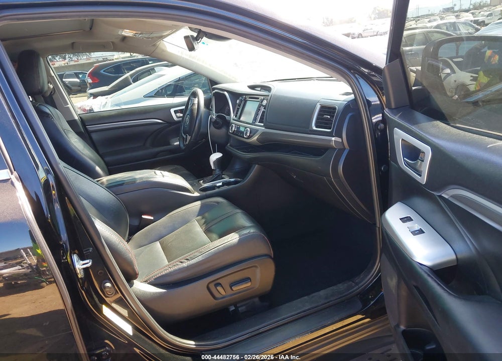 2019 TOYOTA HIGHLANDER SE VIN: 5TDKZRFH3KS573829