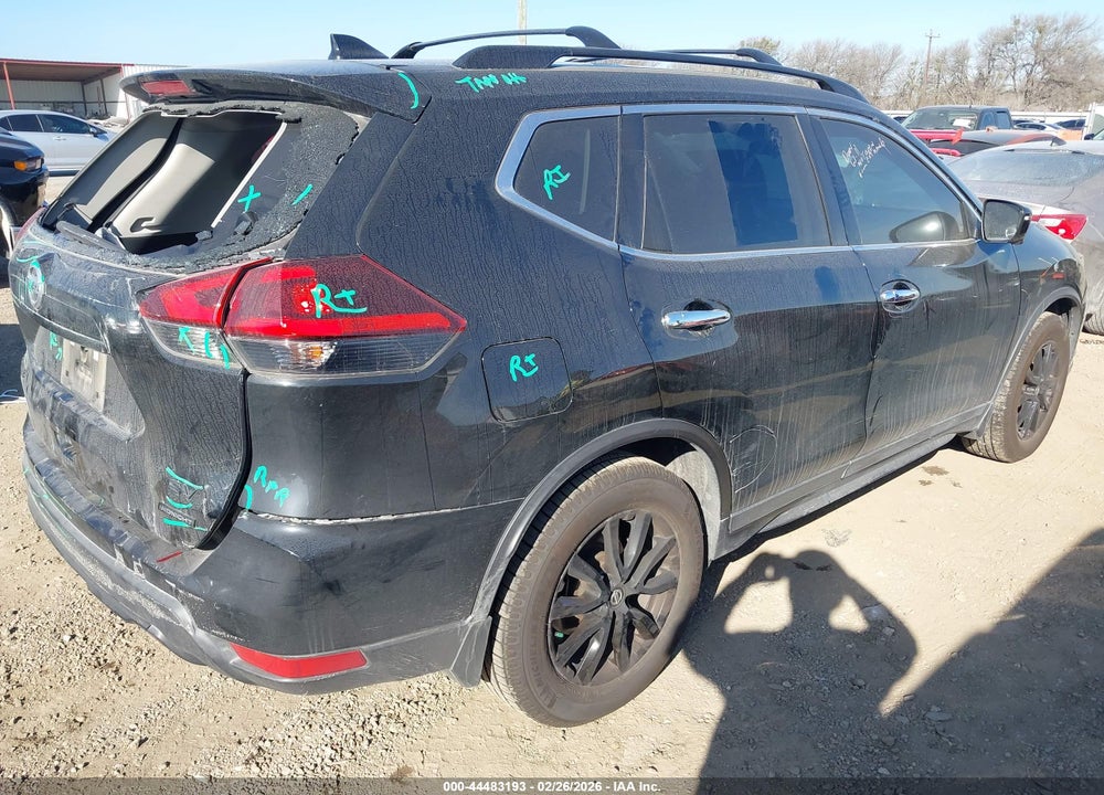 2018 NISSAN ROGUE SV VIN: 5N1AT2MT2JC748661