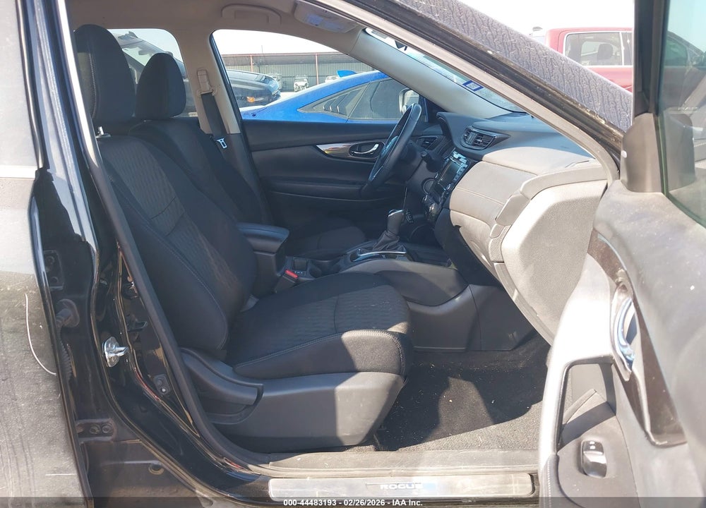 2018 NISSAN ROGUE SV VIN: 5N1AT2MT2JC748661