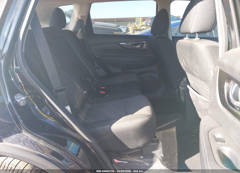 2018 NISSAN ROGUE SV VIN: 5N1AT2MT2JC748661