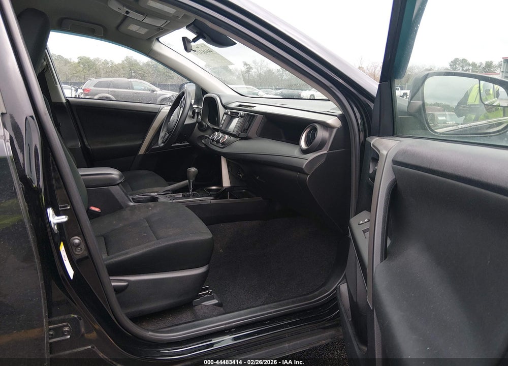 2018 TOYOTA RAV4 LE VIN: 2T3BFREV8JW715380