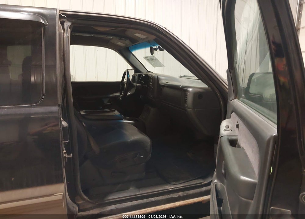 2001 CHEVROLET SILVERADO 1500 LS VIN: 2GCEK19T611324028