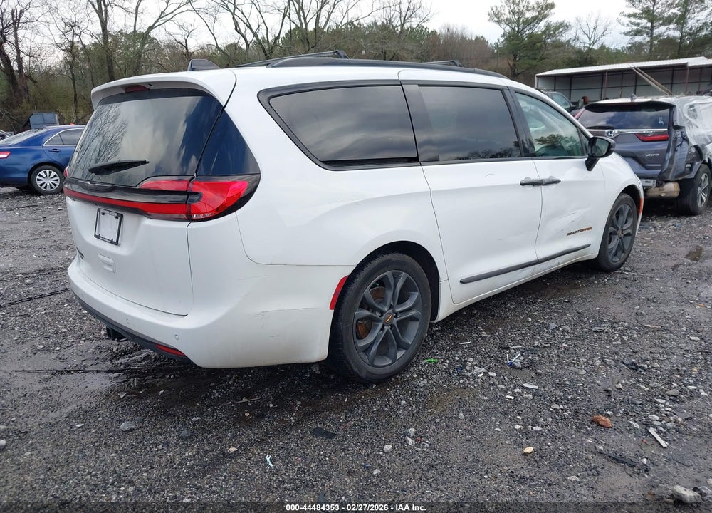 2024 CHRYSLER PACIFICA TOURING L VIN: 2C4RC1BG8RR202795