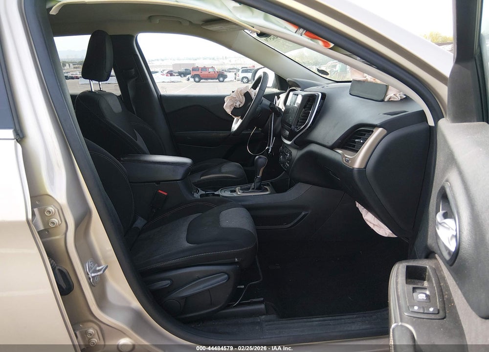 2014 JEEP CHEROKEE LATITUDE VIN: 1C4PJLCB2EW204412