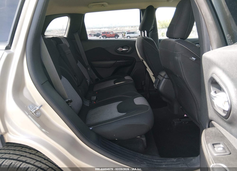 2014 JEEP CHEROKEE LATITUDE VIN: 1C4PJLCB2EW204412