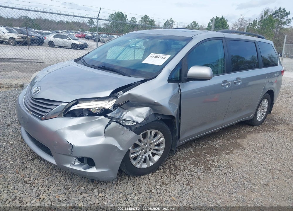 2016 TOYOTA SIENNA XLE 8 PASSENGER VIN: 5TDYK3DC0GS758611