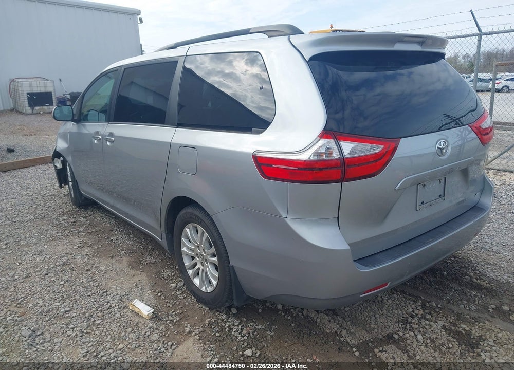 2016 TOYOTA SIENNA XLE 8 PASSENGER VIN: 5TDYK3DC0GS758611