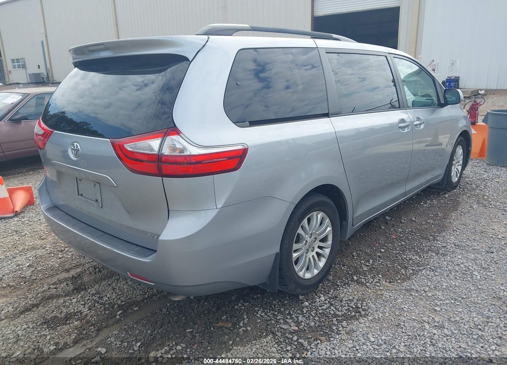 2016 TOYOTA SIENNA XLE 8 PASSENGER VIN: 5TDYK3DC0GS758611