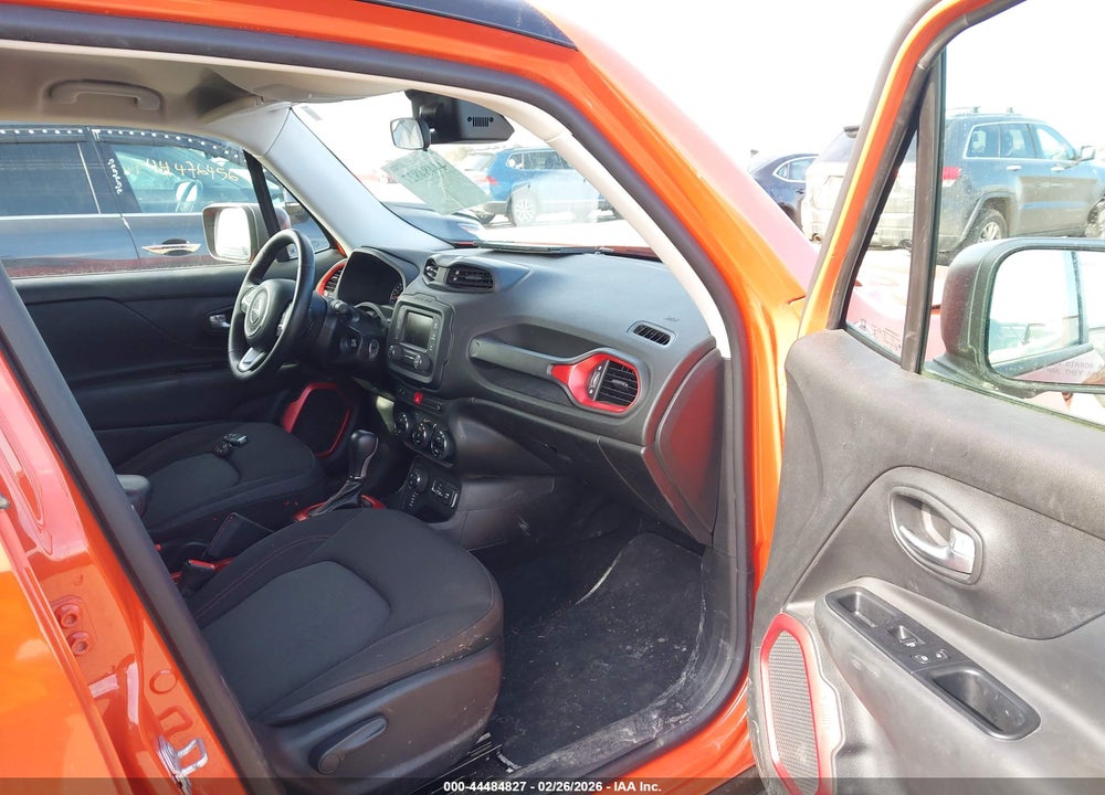 2015 JEEP RENEGADE TRAILHAWK VIN: ZACCJBCT0FPB74018