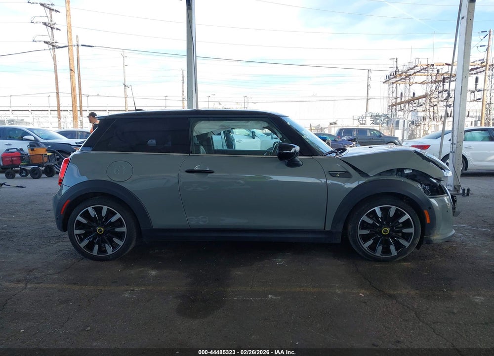 2023 MINI SE HARDTOP COOPER VIN: WMW13DJ08P2T73395
