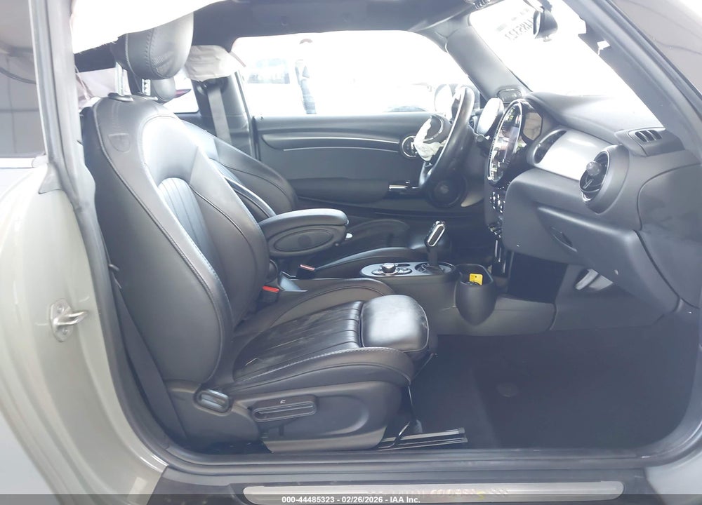 2023 MINI SE HARDTOP COOPER VIN: WMW13DJ08P2T73395