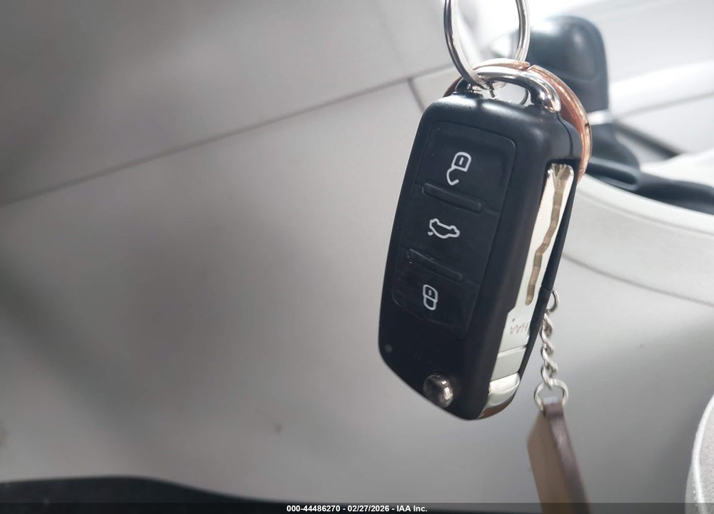 2018 VOLKSWAGEN PASSAT 2.0T SE VIN: 1VWBA7A36JC032391