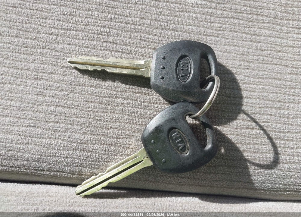 2012 KIA SEDONA LX VIN: KNDMG4C72C6442115
