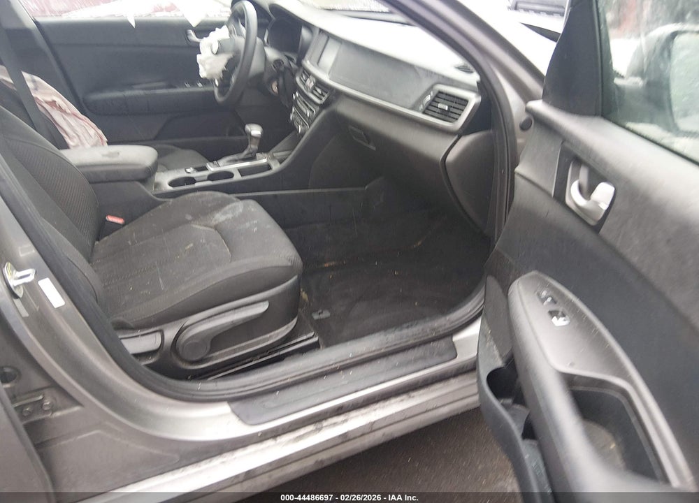 2018 KIA OPTIMA LX VIN: 5XXGT4L36JG216485