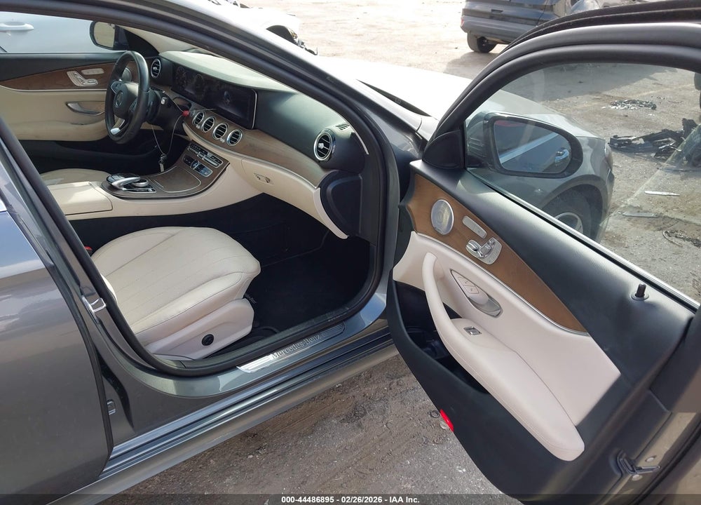 2018 MERCEDES-BENZ E 300 4MATIC VIN: WDDZF4KB0JA312249