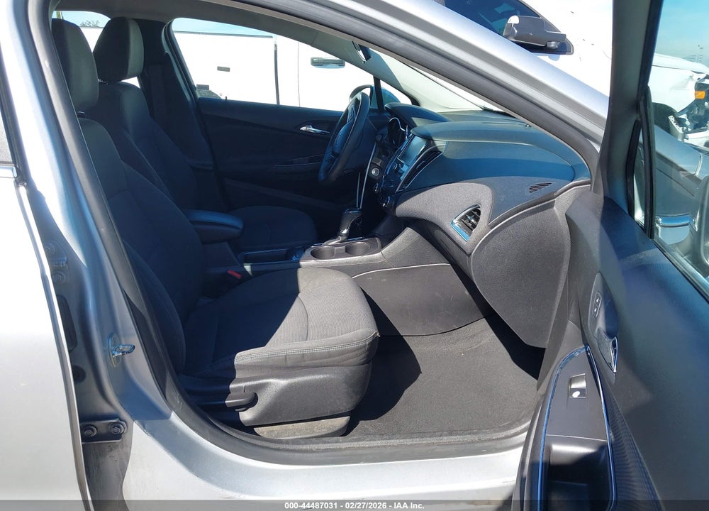 2018 CHEVROLET CRUZE LT AUTO VIN: 1G1BE5SM9J7120923