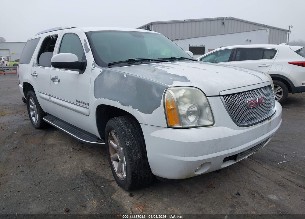 2007 GMC YUKON DENALI VIN: 1GKFK638X7J296565