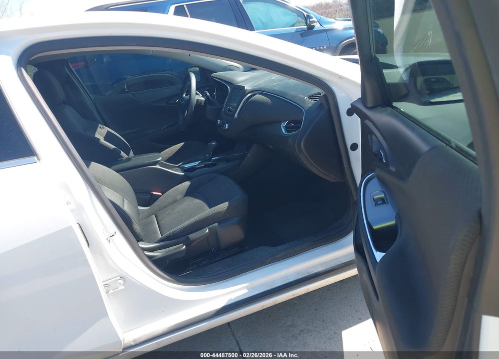 2018 CHEVROLET MALIBU LT VIN: 1G1ZD5ST4JF118821