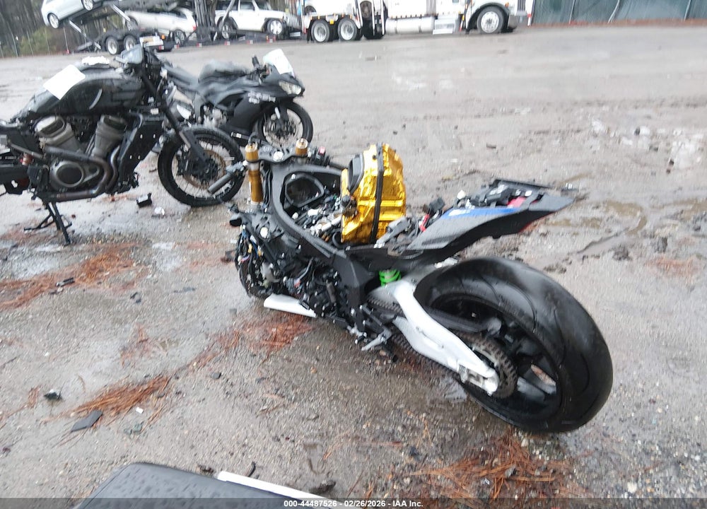 2024 YAMAHA YZFR1M VIN: JYARN67E6RA000763