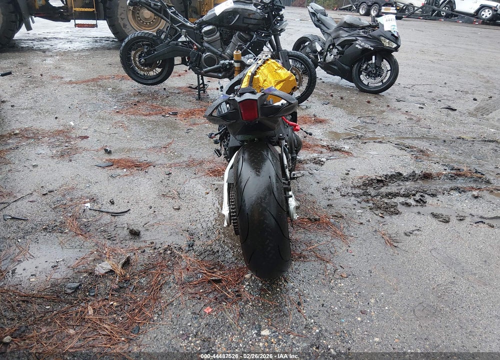 2024 YAMAHA YZFR1M VIN: JYARN67E6RA000763