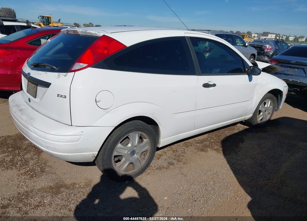 2005 FORD FOCUS ZX3 VIN: 3FAFP31N55R111951
