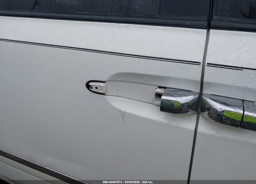 2011 KIA SEDONA EX VIN: KNDMH4C78B6379145