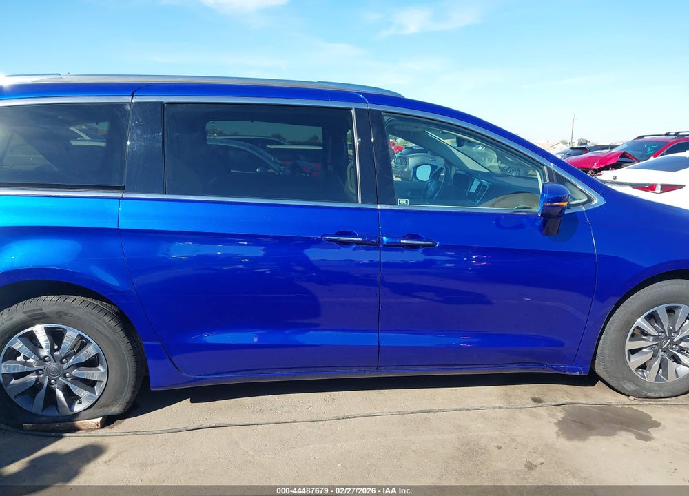 2021 CHRYSLER PACIFICA HYBRID TOURING L VIN: 2C4RC1L73MR544615