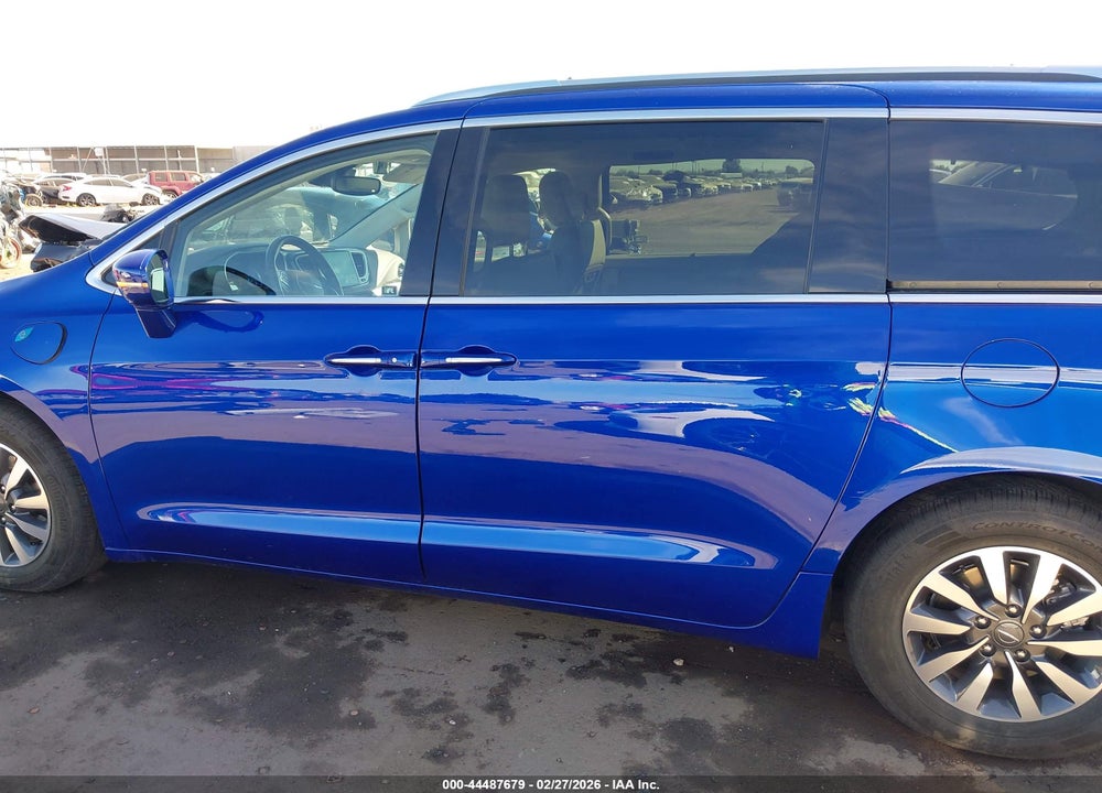 2021 CHRYSLER PACIFICA HYBRID TOURING L VIN: 2C4RC1L73MR544615