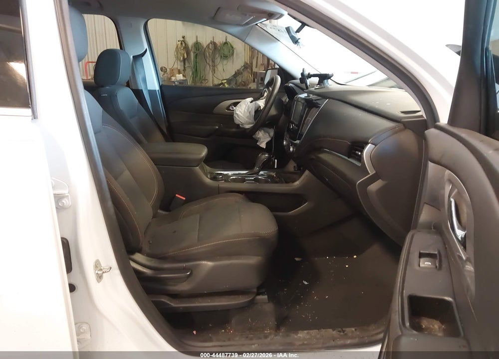 2018 CHEVROLET TRAVERSE LS VIN: 1GNERFKW2JJ169312