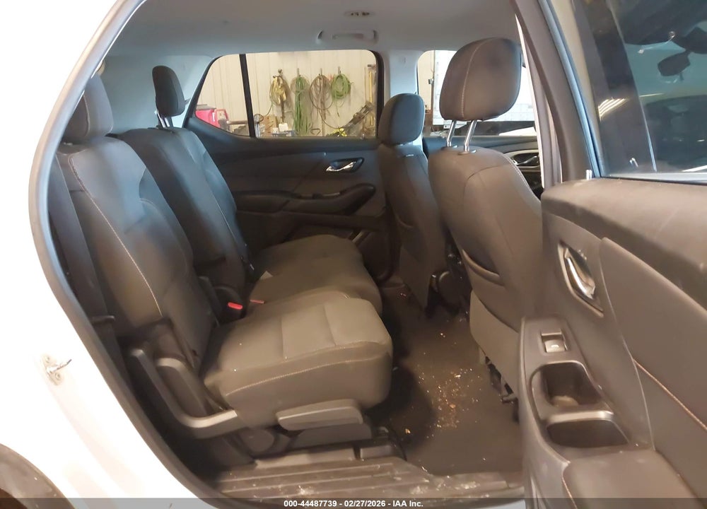 2018 CHEVROLET TRAVERSE LS VIN: 1GNERFKW2JJ169312