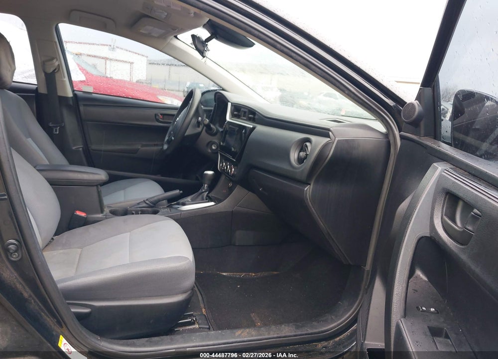 2018 TOYOTA COROLLA L VIN: 5YFBURHE5JP829848