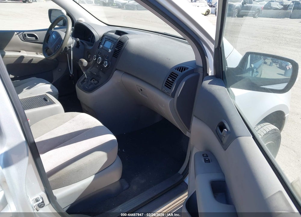 2014 KIA SEDONA LX VIN: KNDMG4C77E6538745