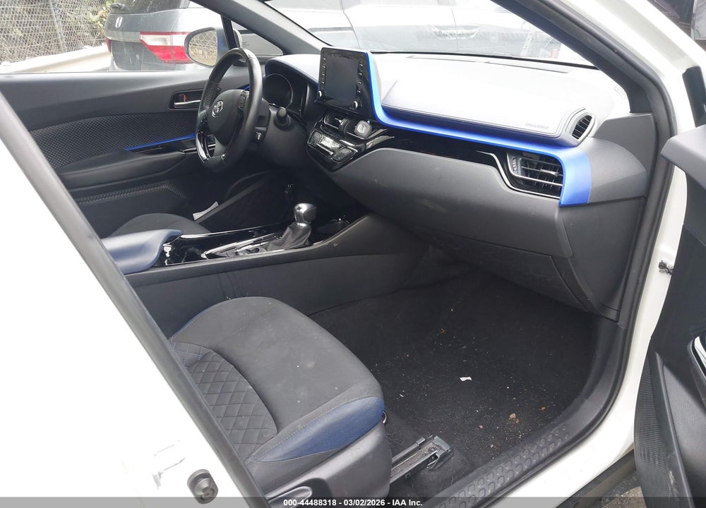 2020 TOYOTA C-HR XLE VIN: NMTKHMBX6LR110389