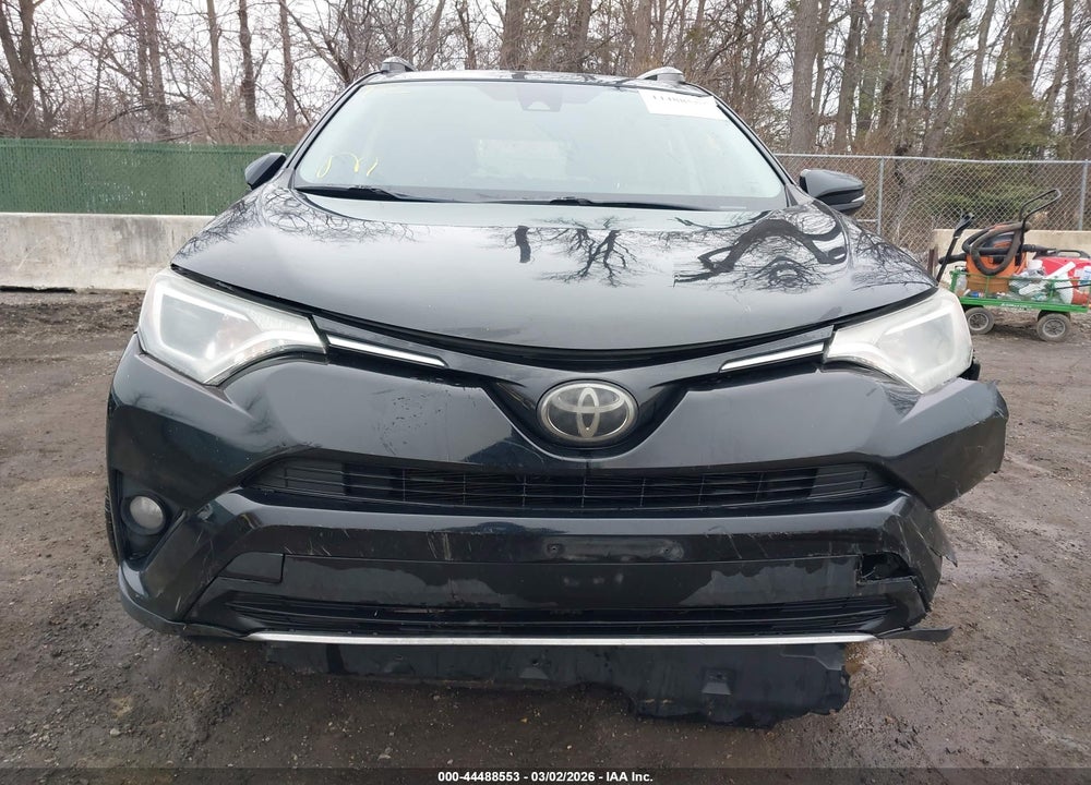 2018 TOYOTA RAV4 XLE VIN: 2T3WFREV3JW417837
