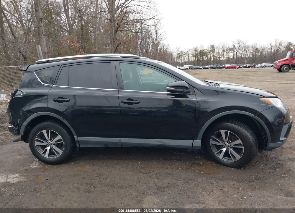 2018 TOYOTA RAV4 XLE VIN: 2T3WFREV3JW417837